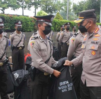 Kapolres Metro Jakarta Barat Lepas 104 Siswa Latja Asal Pengiriman SPN Polda Metro Jaya Angkatan 2021