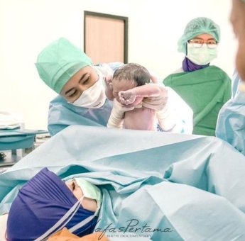 Natalie Holscher Melahirkan Anak Pertama Dari Komedian Sule