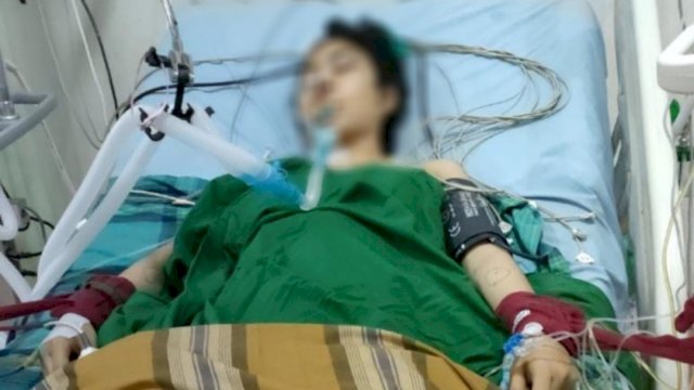 Korban masih dirawat intensif di Rumah Sakit Umum Daerah Hadji Padjonga Daeng Ngalle Kabupaten Takalar.