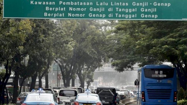Salah satu kawasan Jalan yang diberlakukan Pembatasan nomor Plat Kendaraan.
