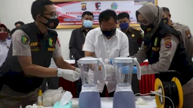 Pemusnahan Barang Bukti Narkoba jenis Sabu di Ruang Aula Ditresnarkoba Polda Banten, Rabu (15/12/2021).