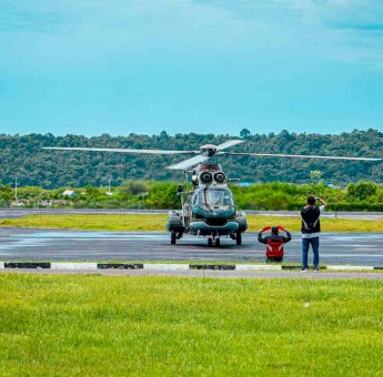 Kunjungi Wilayah Terdampak Gempa, Andi Sudirman Terbang Gunakan Helikopter ke Selayar