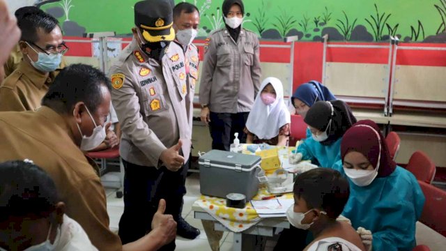 Vaksinasi bagi anak 6-11 Tahun di SDN Kampung Baru, Kecamatan Benda, Kota Tangerang, Banten.
