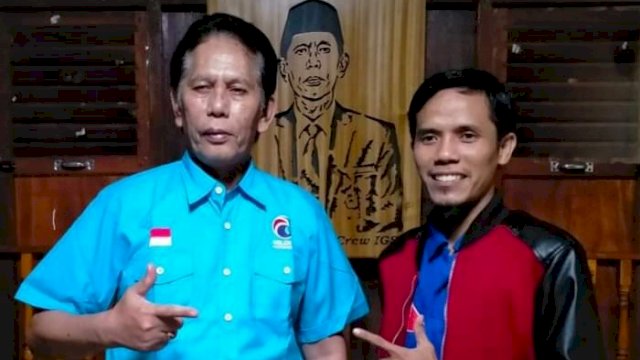 Mantan Kadinkes Sinjai, Andi Suryanto Asapa (baju Gelora) bersama ketua Gelora Sinjai, Muhajir.