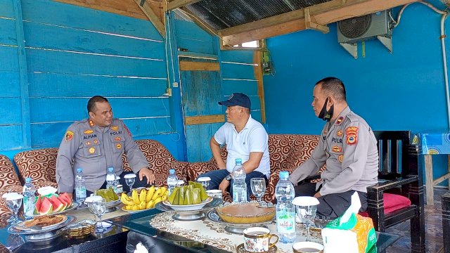 Kapolres Palopo AKBP Alfian Nurnas Berkunjung ke Kediaman Wakil Ketua DPRD Luwu Utara, Karimuddin, Rabu (1/12/2021).