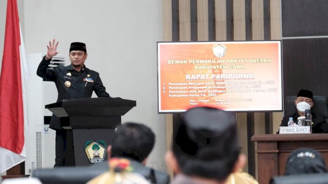 Bupati Gowa Adnan Purichta Ichsan, memberikan sambutan saat Rapat Paripurna DPRD Gowa, Selasa (30/11/2021).