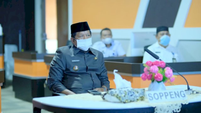 Bupati Soppeng Andi Kaswadi Razak, mengikuti Seminar Nasional Transformasi Perizinan berbasis risiko pada sektor Pertambangan Secara Virtual, Rabu (01/12/2021).