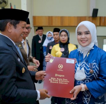 725 ASN Pemkab Soppeng Mendapatkan Tanda Kehormatan Satyalancana Karya Satya