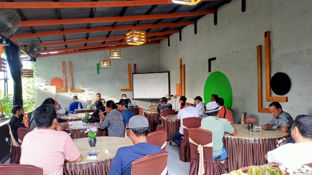 Pertemuan Kapolres Luwu Utara AKBP Alfian Nurnas dengan para Jurnalis di Masamba, Kamis (02/12/2021).