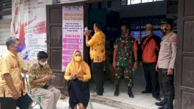 Suasana Vaksinasi di Gedung Pertemuan Kelurahan Pajalesang, Kecamatan Lilurilau, Kabupaten Soppeng, Jumat (03/12/2021).