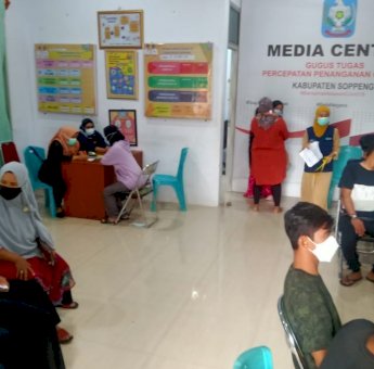 Sehari, Ratusan Orang Disuntik Vaksin di Media Center Gustu Covid-19 Soppeng