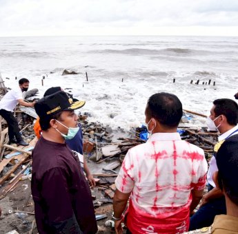Tinjau Abrasi di Takalar, Andi Sudirman: Dibutuhkan Penanganan Darurat