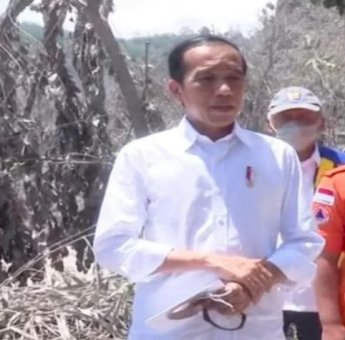 Presiden Jokowi Tinjau Langsung Lokasi Terdampak Erupsi Gunung Semeru