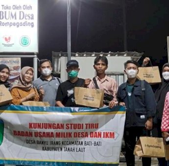 Belajar Pembuatan Kue, BUMDes Banyu Irang Kalimantan Selatan Kunjungi Desa Rompegading Soppeng