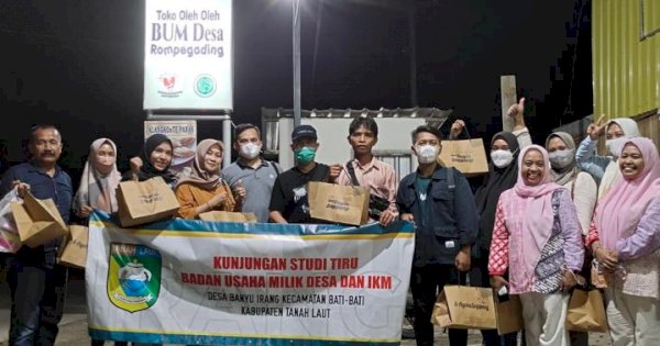 Belajar Pembuatan Kue, BUMDes Banyu Irang Kalimantan Selatan Kunjungi Desa Rompegading Soppeng