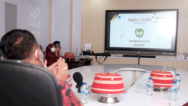 Tiga Kali Berturut-turut, Pemkab Gowa Terima Piala Natamukti