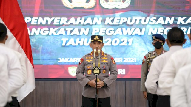 Kapolri Jendetal Pol Listyo Sigit Prabowo, saat melantik 44 Eks Pegawai KPK jadi ASN Polri, di Gedung Rupatama Mabes Polri, Jakarta Selatan, Kamis (09/12/2021).