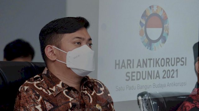 Bupati Gowa Adnan Purichta Ichsan, saat mengikuti Peringatan Hari Antikorupsi Sedunia, di Peace Room A'Kio Kantor Bupati Gowa, Kamis (09/12/2021).