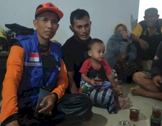 Dihantam Ombak Besar Hingga Perahu Terbalik, Dua Nelayan di Takalar Ditemukan Selamat