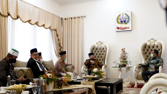 Plt Gubernur Sulsel Andi Sudirman Sulaiman, saat menerima kunjungan Rombongan Dewan Pertimbangan MUI Sulsel, Senin (13/12/2012).