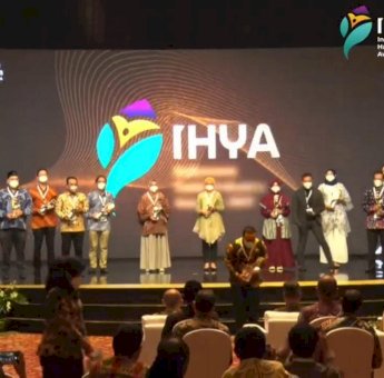 Penghargaan Indonesia Halal Industry Award 2021 Diterima Langsung Plt Gubernur Sulsel Andi Sudirman