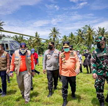 Bersama Pangdam dan Kapolda, Plt Gubernur Sulsel Tinjau Pulau Bonerate Selayar yang Terdampak Gempa