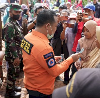 Warga Pulau Bonerate Selayar Terharu Atas Kunjungan Plt Gubernur yang Tinjau Wilayah Terdampak Gempa