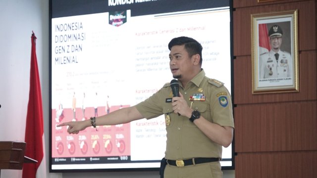 Bupati Gowa Adnan Purichta Ichsan, memberikan sambutan saat Pengukuhan Anggota Kehormatan Majelis Daerah KAHMI Kabupaten Gowa di Baruga Karaeng Galesong, Kantor Bupati Gowa, Senin (20/12/2021).