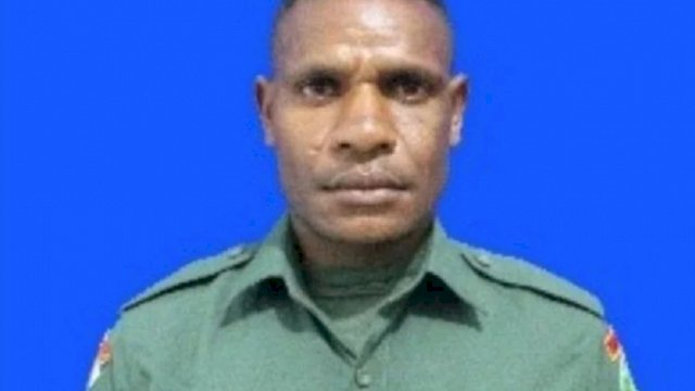 Prada Yotam Bugiangge.