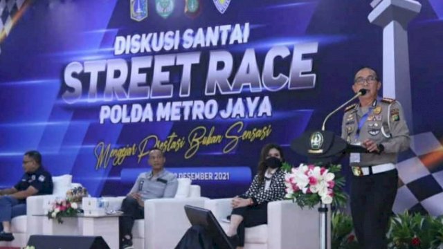 Direktorat Lalu Lintas Kombes Pol Sambodo Purnomo Yogo, memberikan sambutan saat Diskusi Street Race Polda Metro Jaya, Rabu (22/12/2021).