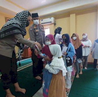 Peringati Hari Ibu, Polsek Tanjung Duren Jakarta Barat Beri Santunan Anak Yatim Piatu