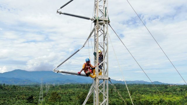 PLN Cepat Tanggap Pulihkan Tower Interkoneksi yang Terendam Aliran Sungai