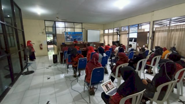 Suasana pencanangan Kampung KB di enam desa yang dilakukan secara terbatas di Kantor DPPKB Kabupaten Gowa, di Jalan Dr. Wahidin Sudirohusodo, Jumat (24/12/2021). (Istimewa)