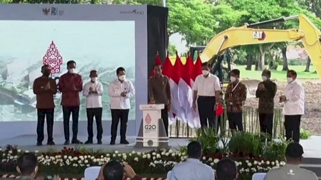 Presiden Joko Widodo, meresmikan Pengoperasian Rumah Sakit Internasional di Denpasar Bali, Senin (27/12/2021).