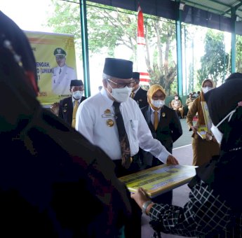Beri Bantuan UMKM, Taufan Pawe: Untuk Meningkatkan Pendapatan Masyarakat
