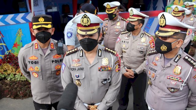 Kombes Pol Indra Ja'far diwawancarai Awak Media saat berkunjung ke Kota Batu, Senin (27/12/2021).