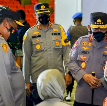 Kapolri Tinjau Vaksinasi Massal Saat Puncak&nbsp; Acara 20 Tahun Bakti Untuk Negeri Akabri 2001 &lsquo;Dwipa Arya&rsquo;