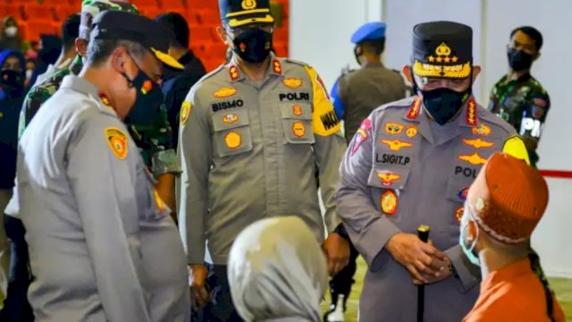 Kapolri Tinjau Vaksinasi Massal Saat Puncak&nbsp; Acara 20 Tahun Bakti Untuk Negeri Akabri 2001 &lsquo;Dwipa Arya&rsquo;