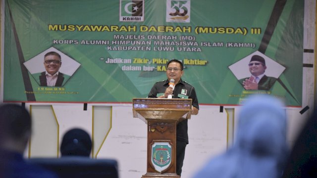 Ketua Dimisioner Kahmi Luwu Utara Muhammad Fauzi, memberikan sambutan saat Pelantikan Pengurus Kahmi Periode 2021-2026, di Aula Laga Ligo Kantor Bupati Luwu Utara, Selasa (28/12/2021).
