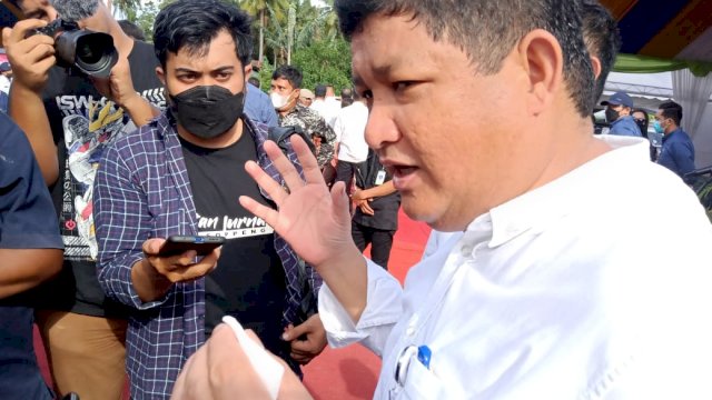 Direktur Kepesertaan BPJS Ketenagakerjaan, Zainuddin, diwawancarai awak media usai acara peresmian Green House dan Lounching Program Sutasoma di Desa Pising Kecamatan Donri-Donri, Kabupaten Soppeng, Rabu (28/12/2021).