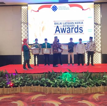 PKC PMII Sultra Raih Penghargaan di Ajang BLK Kendari Awards