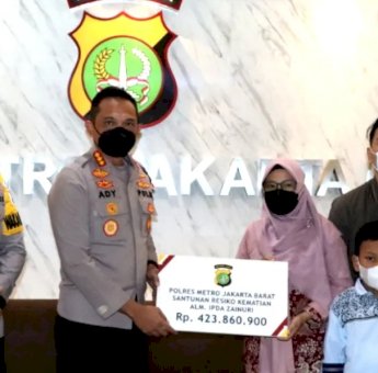 PT Asabri Bersama Polres Metro Jakbar Berikan Santunan JKK Kepada Keluarga Alm. Ipda Zainuri