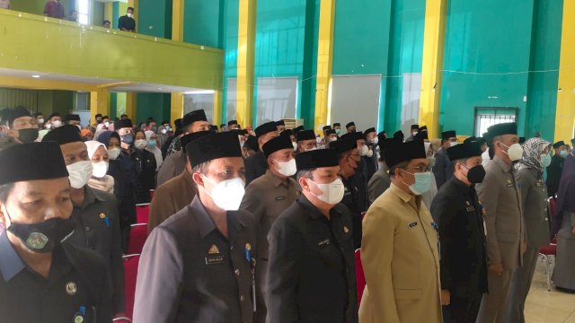 Bupati Luwu Timur Budiman Melantik dan Mengambil Sumpah Pejabat Baru, Jumat (31/12/2021).