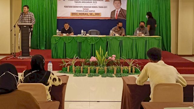 Anggota DPRD Makassar, Eric Horas saat menyosialisasikan Perda Nomor 4 tahun 2011 di Hotel Grand Asia, Makassar, Minggu (5/12/2021).