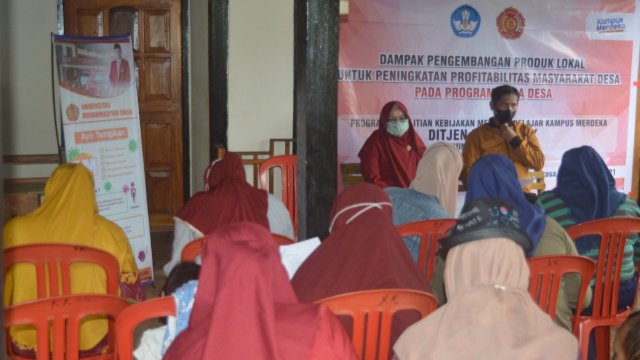 Dosen Fakultas Pertanian Universitas Muhammadiyah Sinjai (UMSi) saat melaksanakan penelitian masyarakat di Desa Terasa, Kecamatan Sinjai Barat, Jumat (24/12/2021).