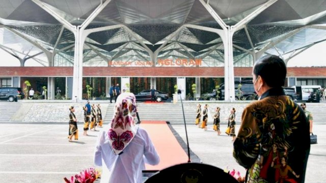 Presiden RI Joko Widodo, saat meresmikan Bandar Udara Ngloram di Kabupaten Blora Jawa Tengah, Jumat (17/12/2021).