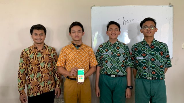Salut! Tiga Santri Ini Berhasil Ciptakan Aplikasi Media Pembelajaran “E-Syarat” untuk Tunarunggu