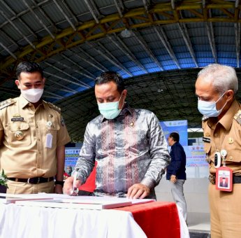 Kejar Target 70 Persen, Andi Sudirman Tinjau Vaksinasi di Alun-alun Kota Pangkajene