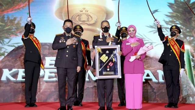 Kapolri Jenderal Listyo Sigit Prabowo menghadiri acara pembinaan tradisi Pra-pengakhiran Dinas Perwira Tinggi (Pati) Polri tahun 2021 di Auditorium PTIK, Jakarta Selatan, Selasa (21/12/2021).