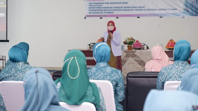 Sejumlah anggota Tim Penggerak Pemberdayaan Kesejahteraan Keluarga (PKK) Kabupaten Gowa mengikuti pelatihan deteksi dini kanker payudara, di Baruga Karaeng Galesong, Kantor Bupati Gowa, Kamis (23/12/2021). (Istimewa)